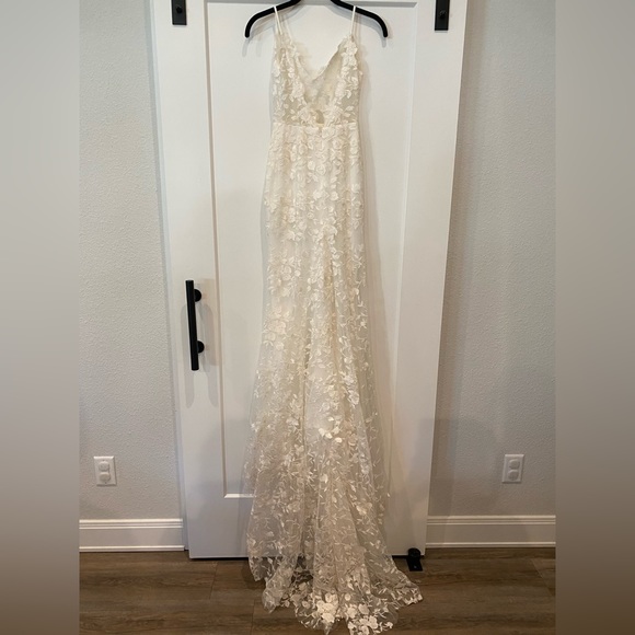 Lovely bride Emmy Mae wedding dress - Picture 4 of 11